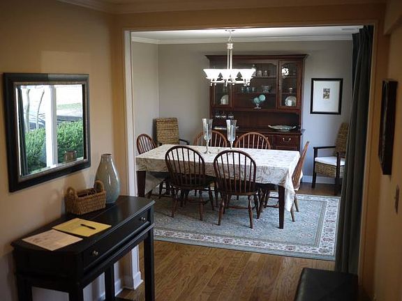 dining rm from front door