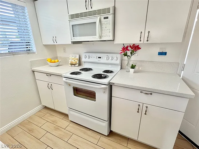 428 Beaumont St — Photo 11