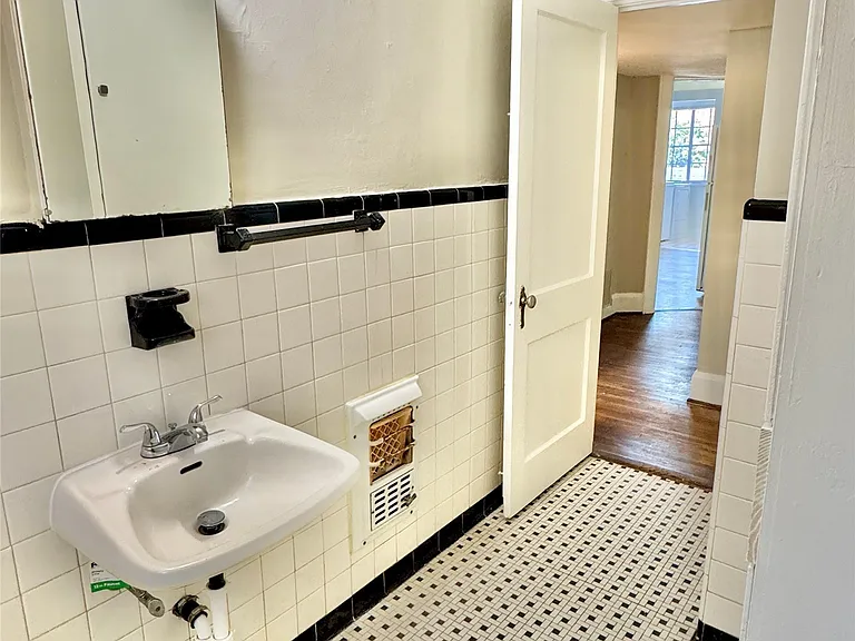 440 E Fairview Ave — Photo 23