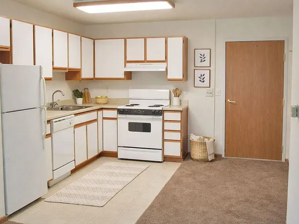 Wyndam Place Senior Residence - Hays, 2734 Hall St #2734101, Hays, KS 67601