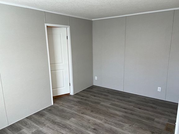 3rd image of 40 Evergreen Dr