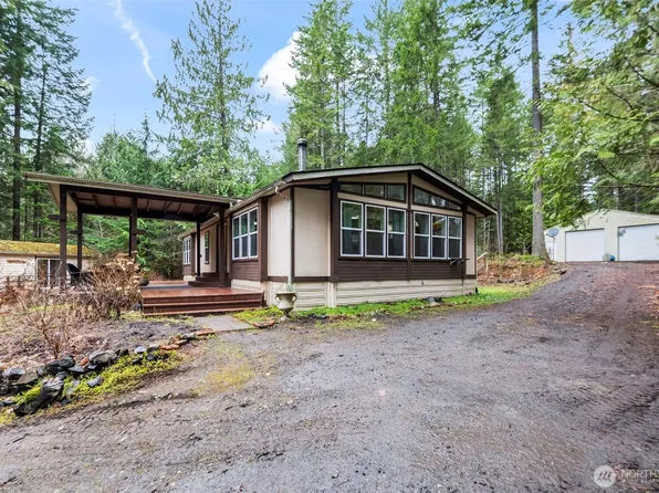 61 N Cresthill Way, Hoodsport, WA 98548