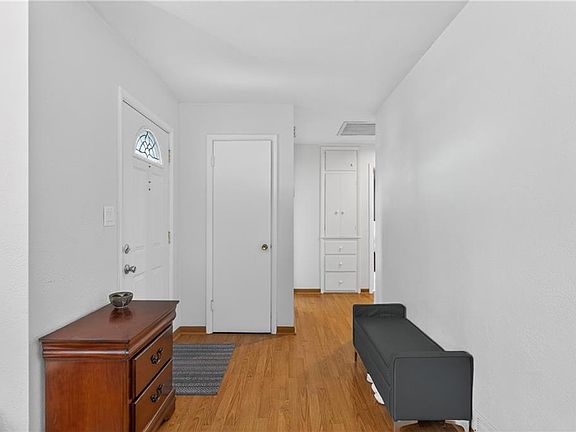 4th image of 110 N Ridge Ave