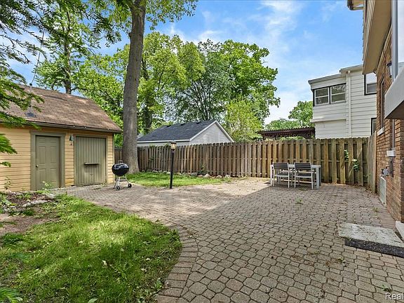 2nd image of 43 Wellesley Dr