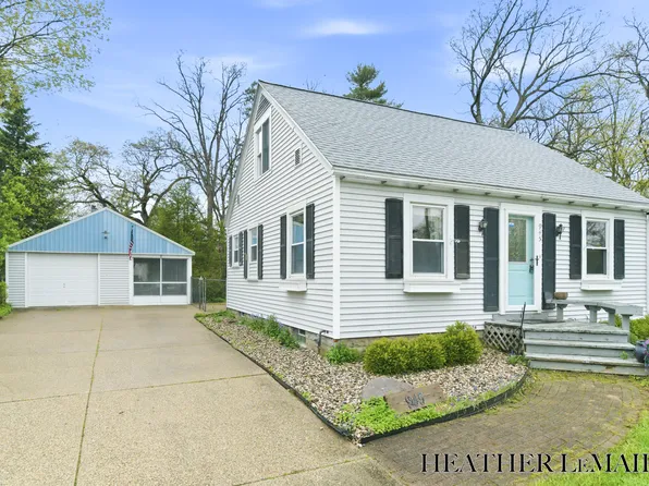 945 Four Mile Rd NE, Grand Rapids, MI 49525