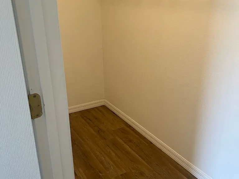 695 Sagamore Dr — Photo 3