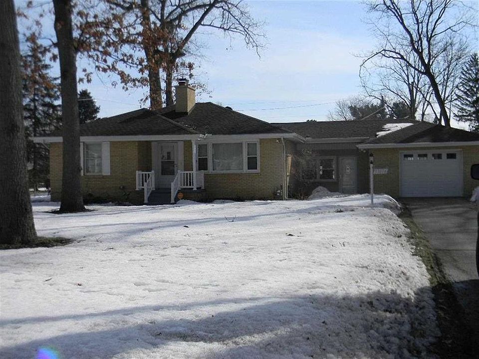 1st image of 53116 Oakmont East Dr