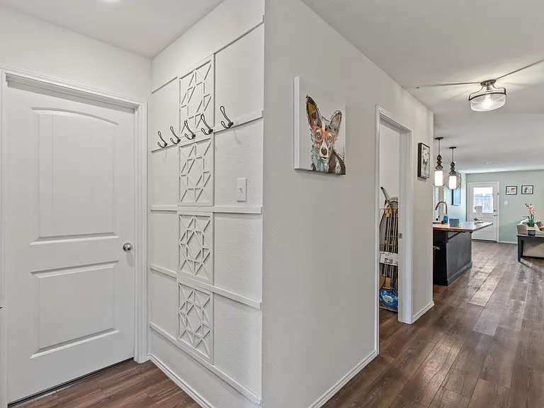 1602 Westfall Dr — Photo 5