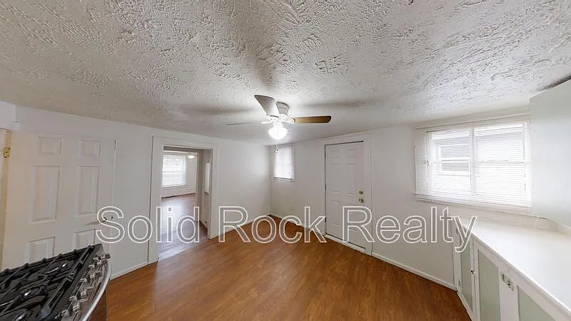 1 bed, 1.0 bath, 640 sqft, $875 — Photo 4