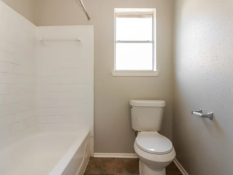 13916 Bonnercrest Dr — Photo 17