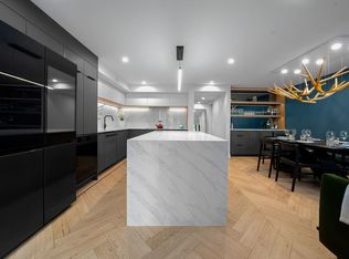 918 Homer St, Vancouver, BC V6B 1T7