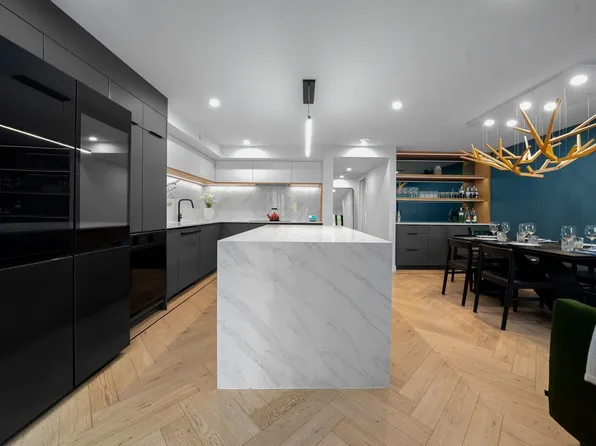 918 Homer St, Vancouver, BC V6B 1T7