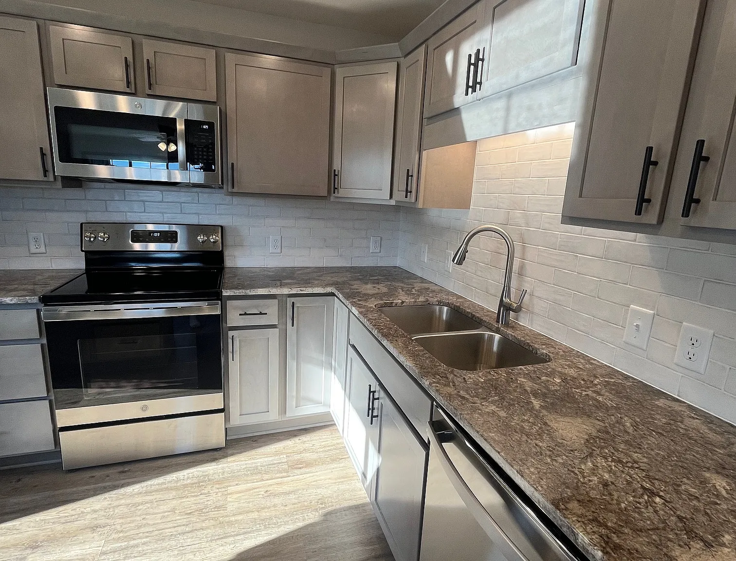 5562 Timber Trail - Unit 3 — Photo 4