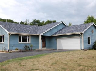 S77W32080 Mark Ln, Mukwonago, WI 53149