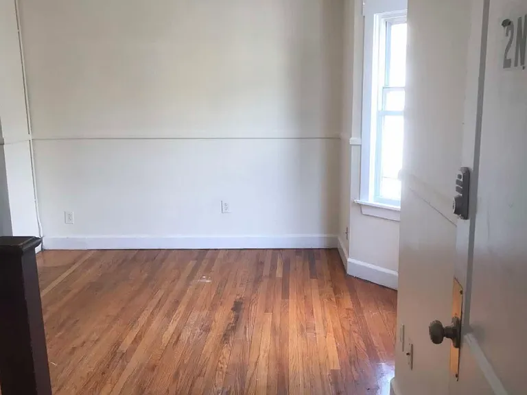 118 Seabury St — Photo 14