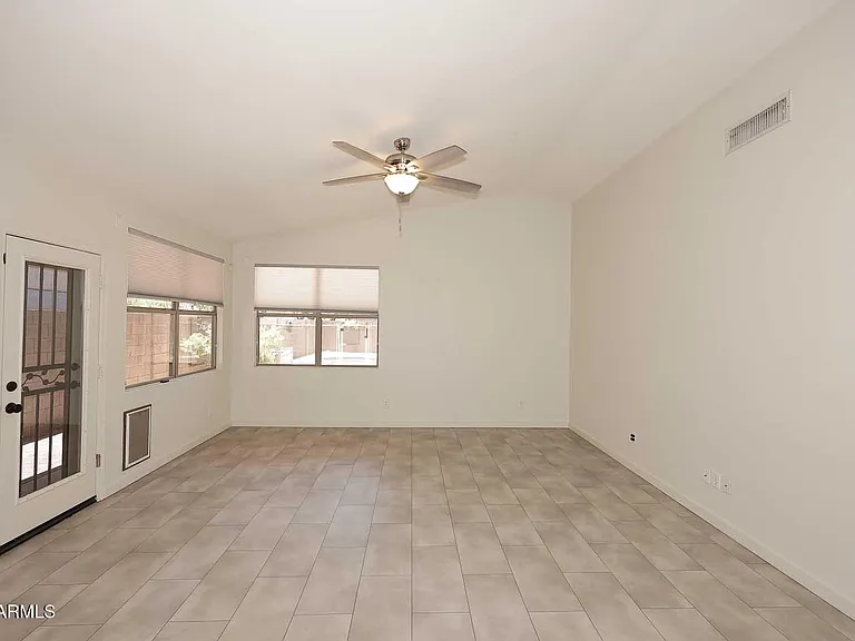 4517 E Melinda Ln — Photo 8