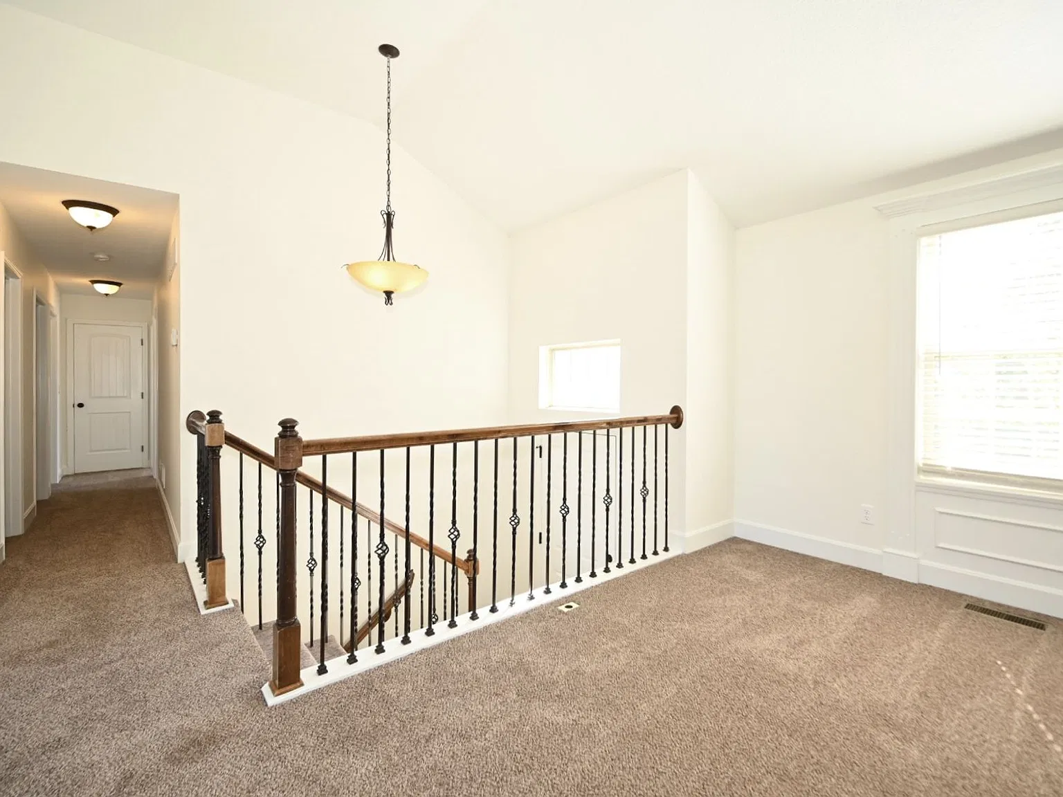 Great 3-bedroom, 3 bath House with 2 car garage! — Photo 4