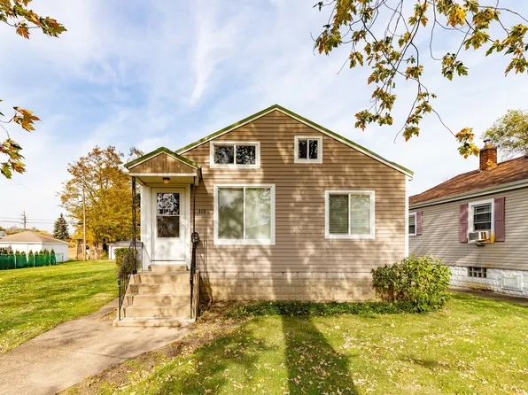 319 E 148th St, Harvey, IL 60426