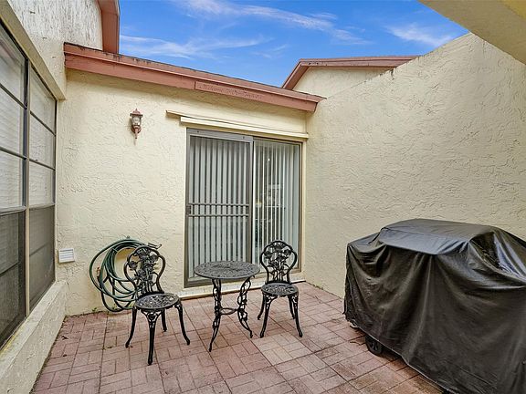 5th image of 1855 Tamarind Lane