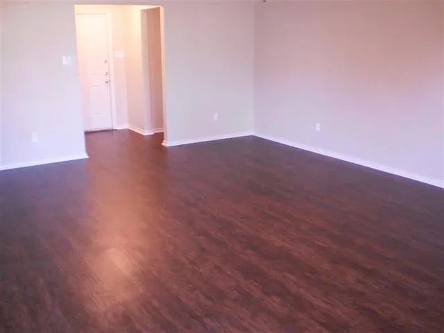 107 Hickory Rd — Photo 4