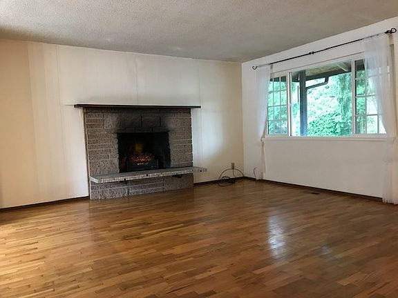 Oak floors in large Living room-