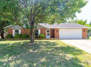 1372 N Pine Creek Dr, Fayetteville, AR 72704