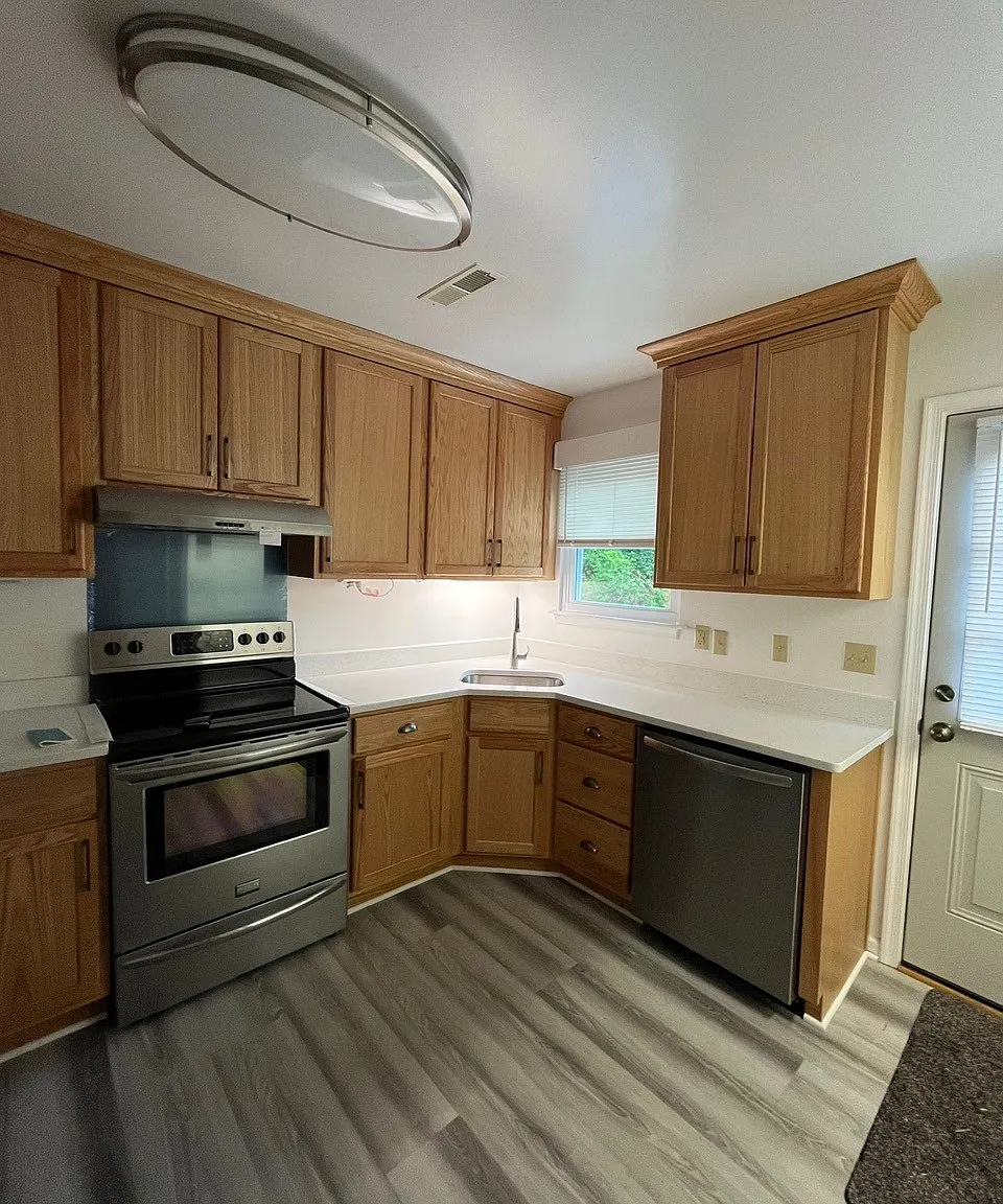 3 bed, 1.5 bath, 1200 sqft, $2,200 — Photo 3