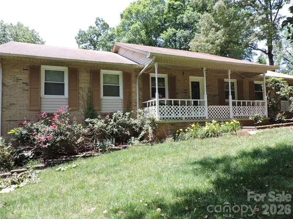 523 Boxwood St, Hudson, NC 28638
