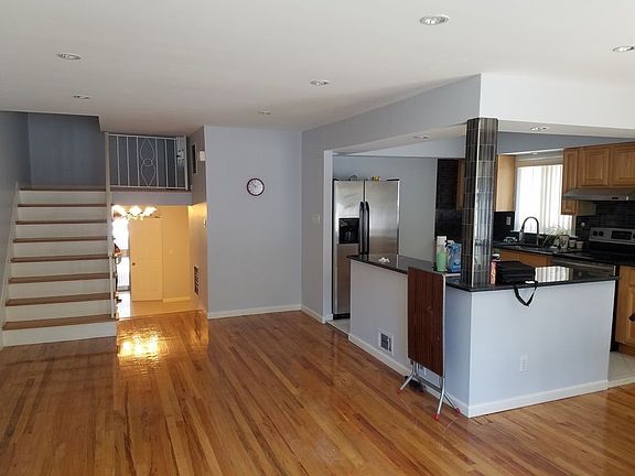 3rd image of 22516 59th Ave #1