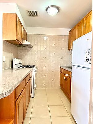 4th image of 280 Columbia St #2