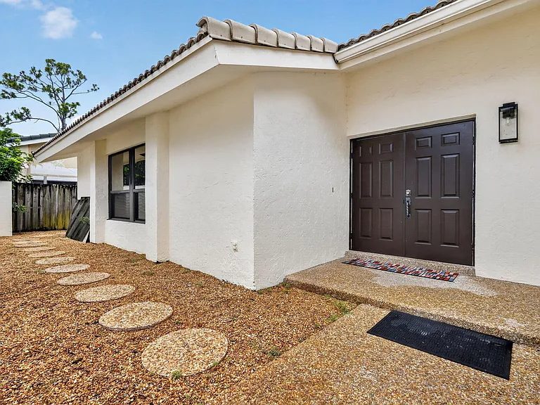 804 Foxpointe Cir — Photo 6