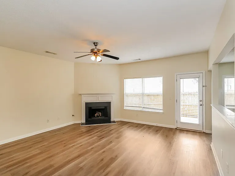 182 Seabreeze Ct — Photo 6