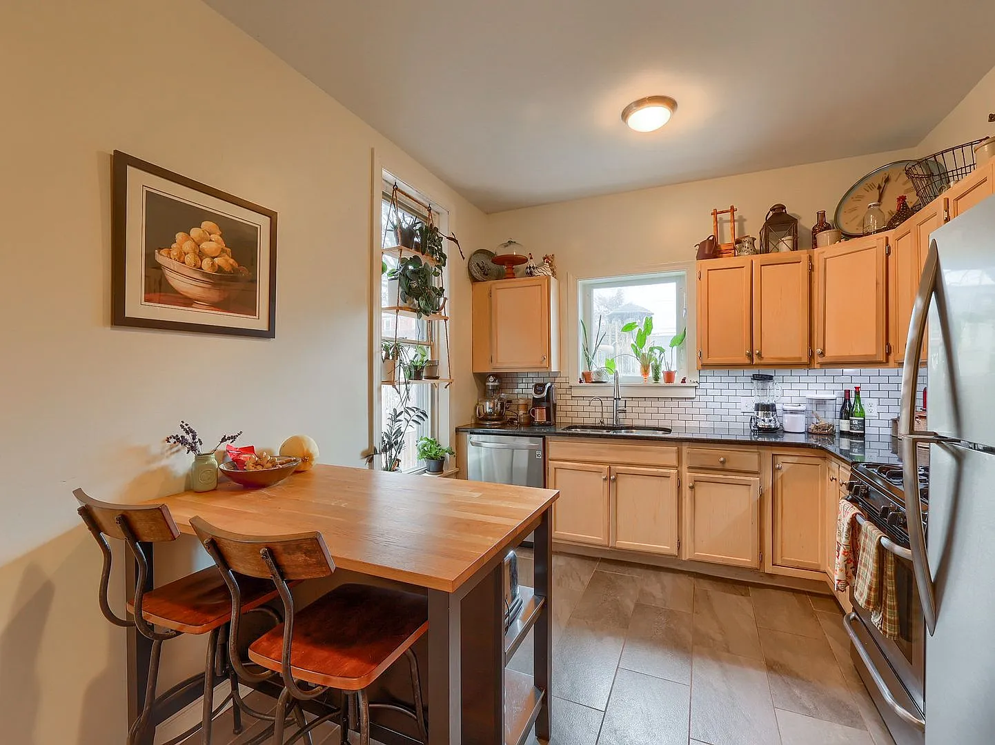 Large 3 Bedroom in Midtown — Photo 3