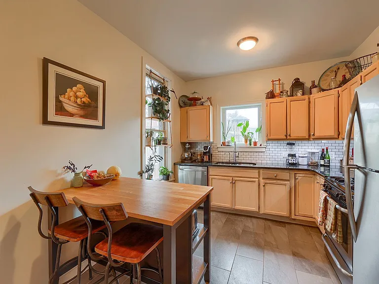207 Calder St — Photo 3