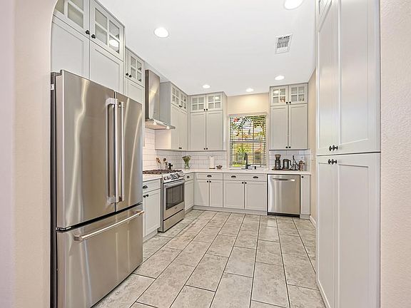 5th image of 6137 Rolkingham Ln