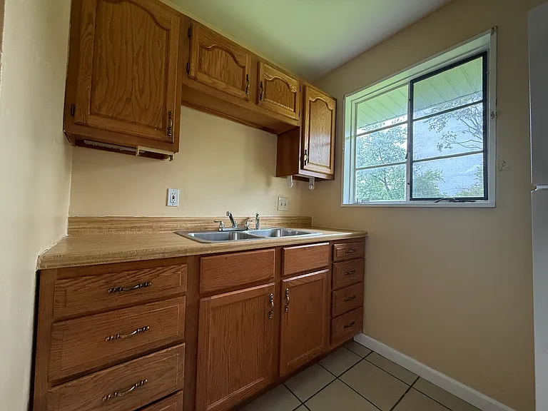 7727 Paddington Dr — Photo 9
