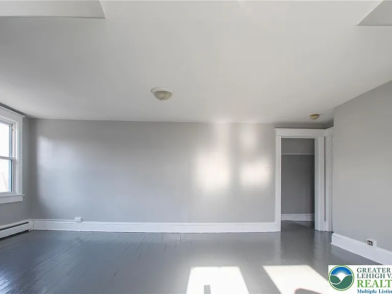 1347 Lehigh St — Photo 14