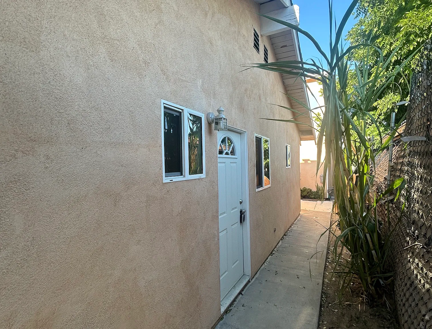 2 bed, 448 sqft, $2,100 — Photo 2