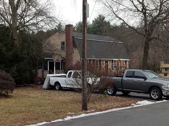 2nd image of 1 Oak Dr