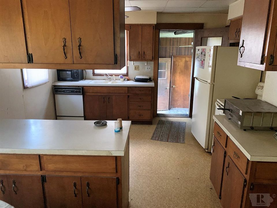 2nd image of 803 3rd St SW