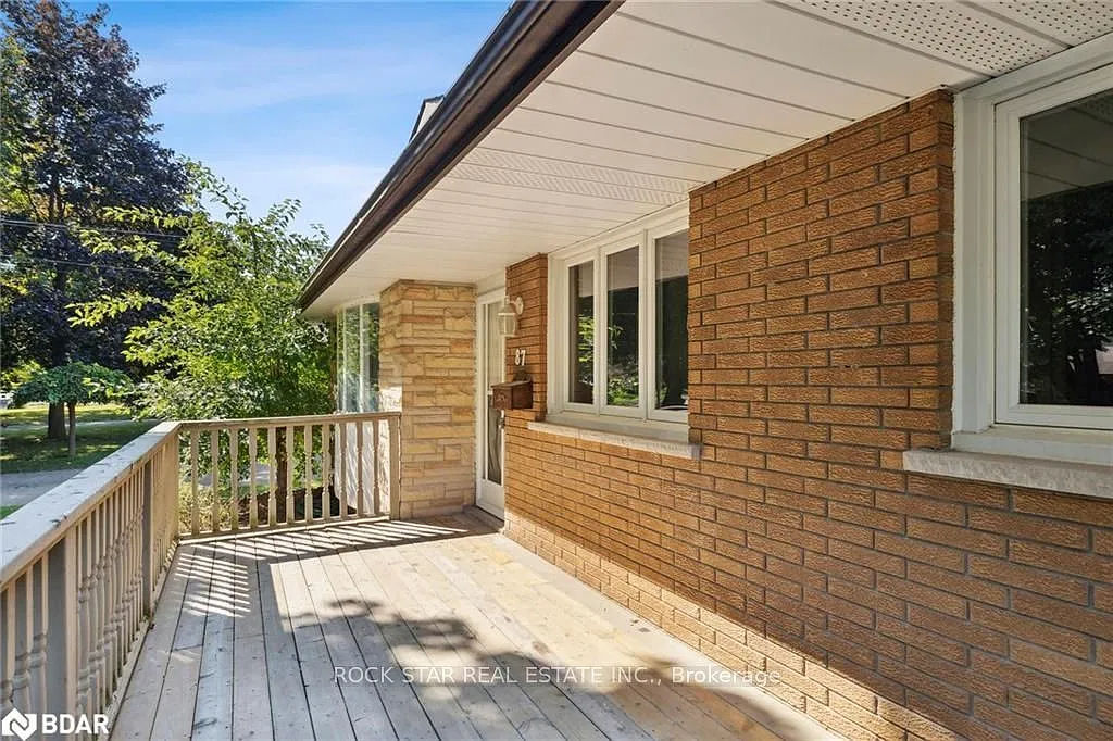 3 bed, $2,100 — Photo 2