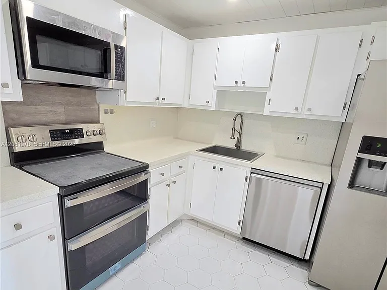 4030 W Palm Aire Dr #407 — Photo 2