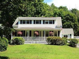 33 Main St, Raymond, ME 04071