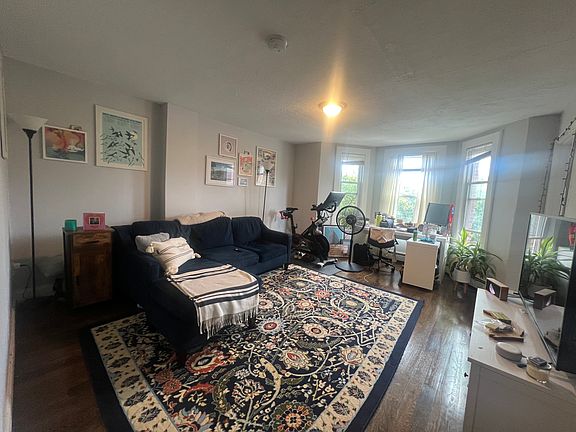 4th image of 14 Cross St E #3