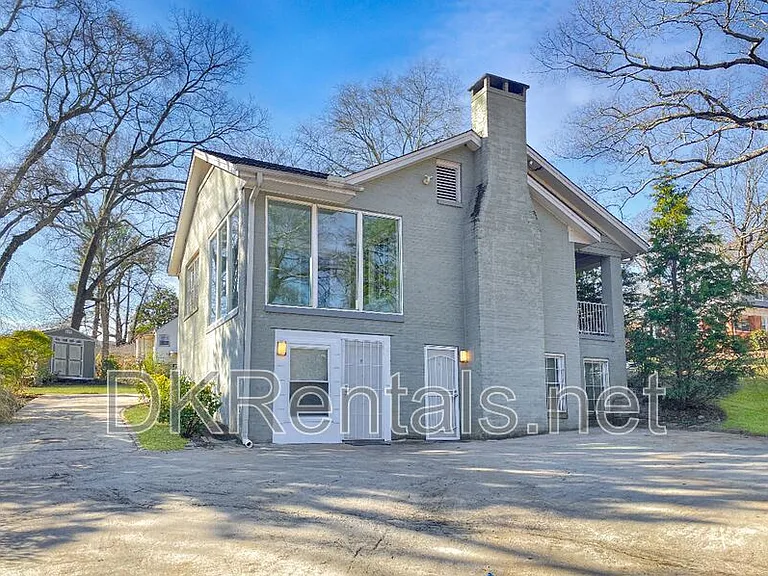 1745 Buckeye St SW #A — Photo 2