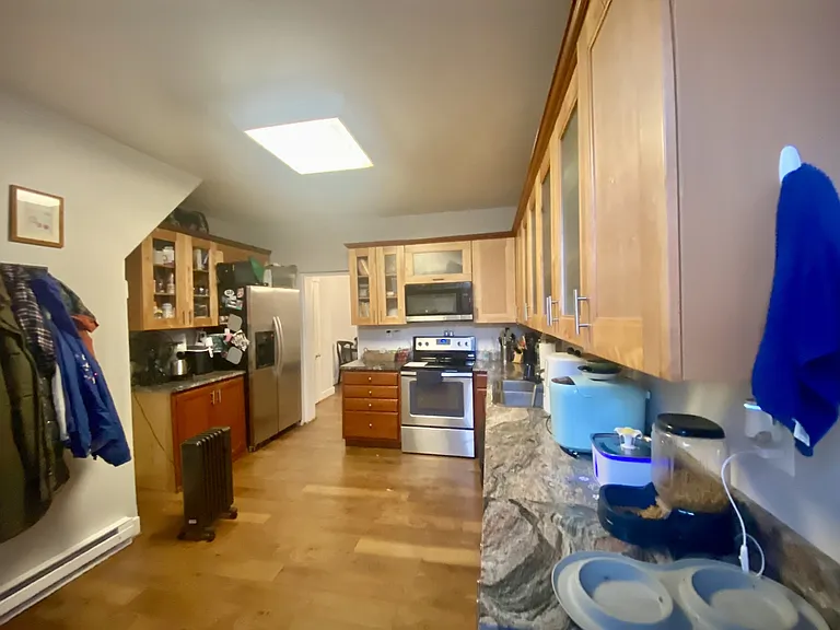 652 Elm St — Photo 4
