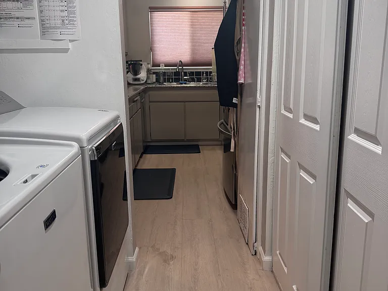 909 Henderson Ave — Photo 6