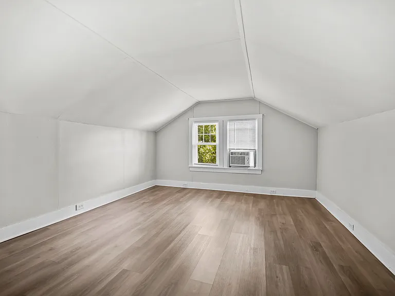 4 Thurston Ave — Photo 23