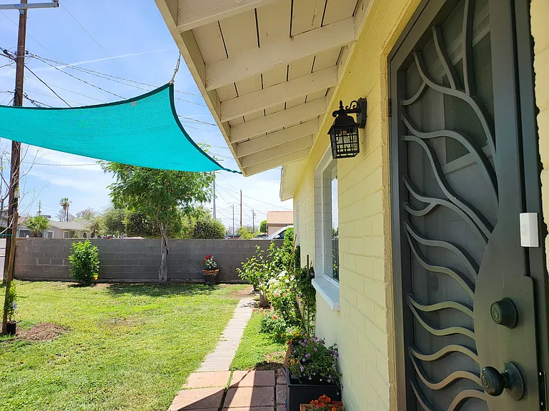 1040 N 27th Pl — Photo 13