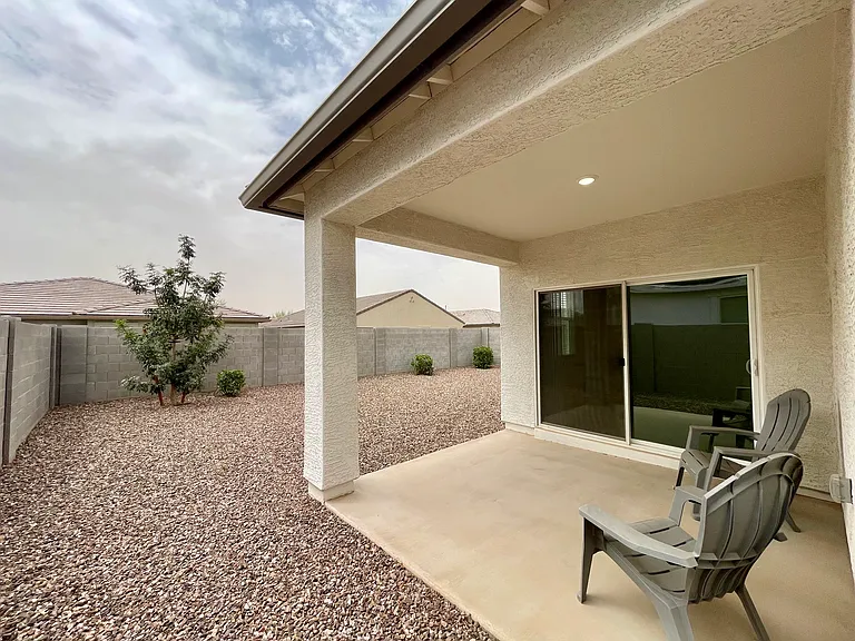 18563 W Desert Hollow Dr — Photo 27